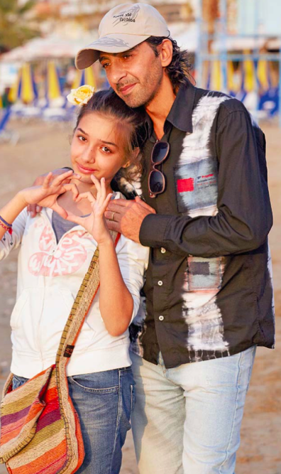 Ammar und Tochter Alisar auf Kreta (Foto: Heinz S. Tesarek)