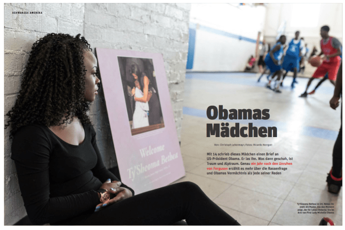 Ty'Sheoma Bethea ist 20. Neben ihr steht ein Poster, das den Moment zeigt, der ihr Leben änderte: Sie im Arm von Michelle Obama (Foto: Ricardo Herrgott)